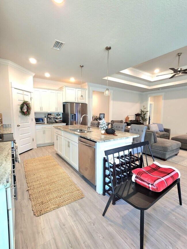 Building Photo - Stunning 4-Bed, 3-Bath Beauty, 2,117 sq. ft. of Pure Comfort and Style!