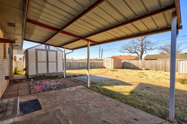 Building Photo - Charming 3 Bed 2 Bath  - Moore, OK