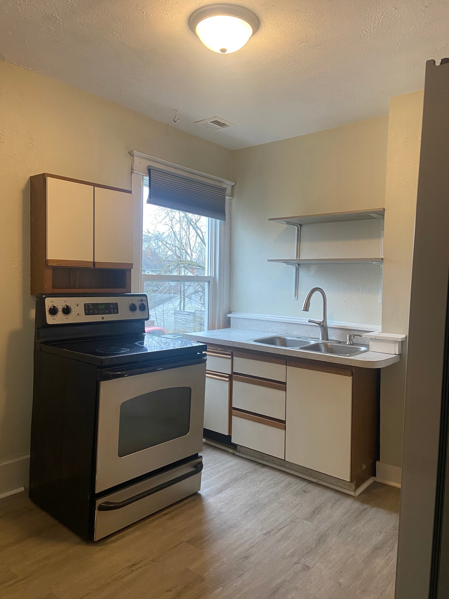 Building Photo - 734 Egleston Ave