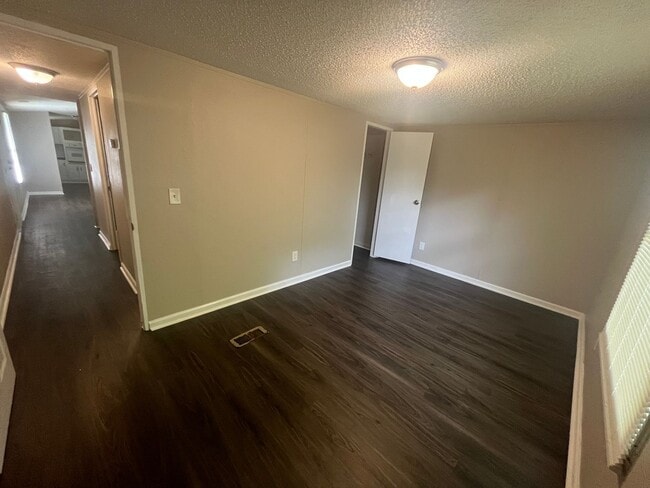Building Photo - Nice Family home in Ward