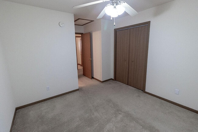 Building Photo - 5000 Derby Ridge Dr