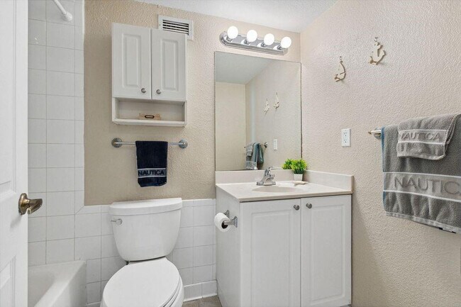 Building Photo - 2501 S Ocean Dr