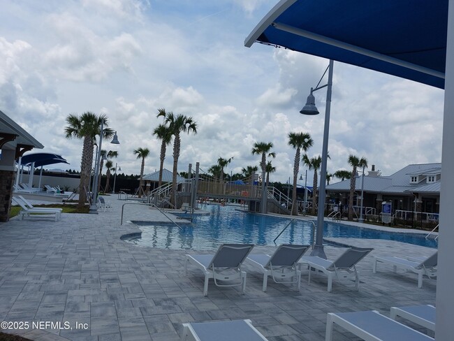 Building Photo - 631 Cherry Elm Dr