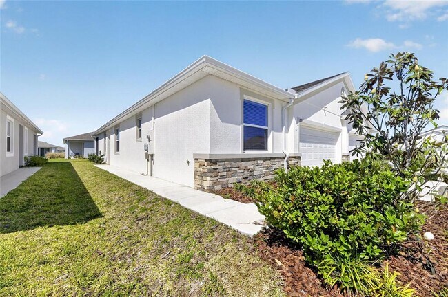 Building Photo - 2425 Bending Bonsai Dr