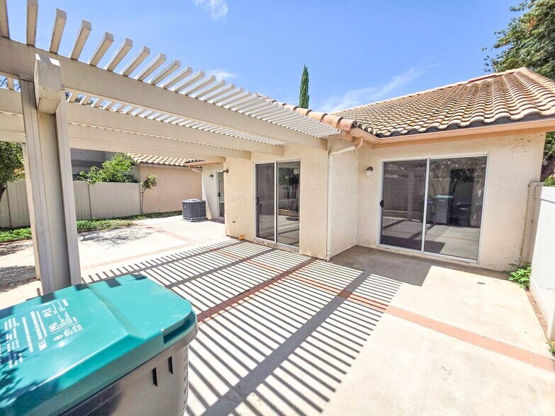 Building Photo - 980 Oakland Hills Dr