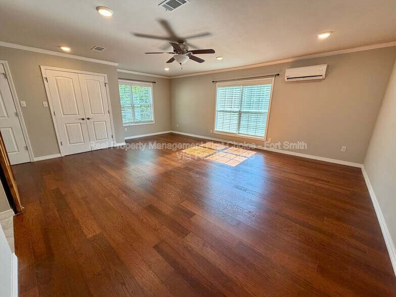 Building Photo - 2120 Garner Ln