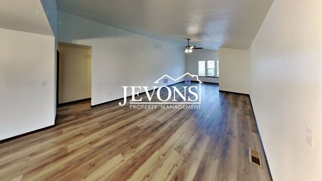 Building Photo - 1202 S 39th Ave