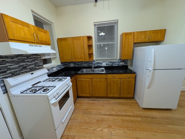 Building Photo - 5031 S Hermitage Ave