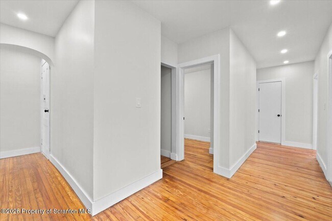 Building Photo - 840 Clay Ave