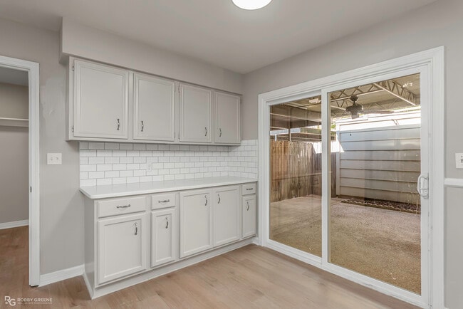 Building Photo - 10048 Alondra St