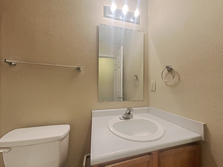 Building Photo - 6886 Merritt Ridge Way