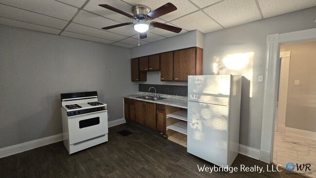 Building Photo - Spacious 3 Bedroom 1.5 Bath House in Price...