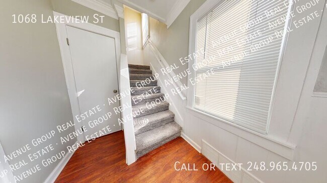 Building Photo - 1068 Lakeview St