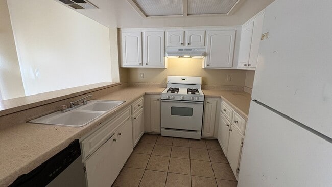 Building Photo - 2B/2Bth Apartment for rent