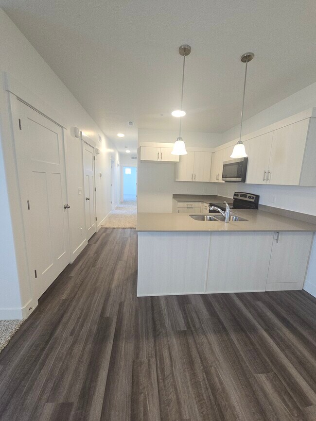 Building Photo - 6512 Skyline Lp Ln