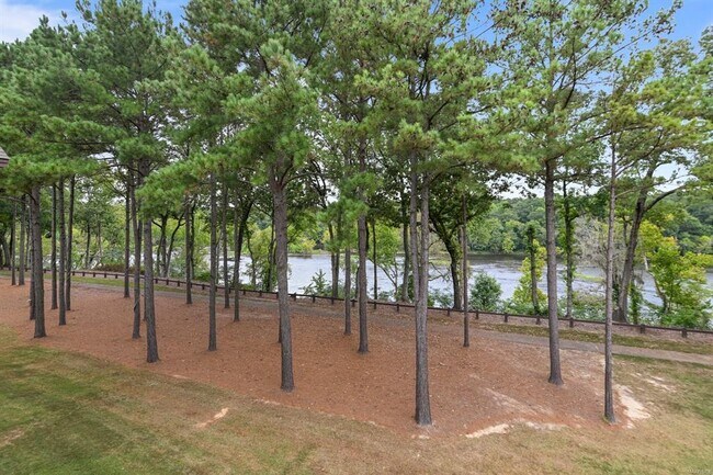 Building Photo - 463 Waters Edge