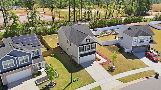 Building Photo - 450 Hawksbill Dr