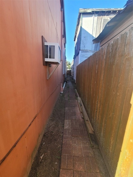 Building Photo - 3321 Avenue M