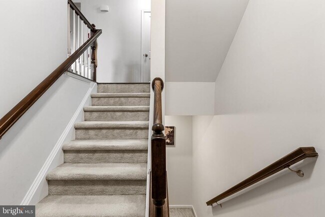 Building Photo - 43131 Wealdstone Terrace