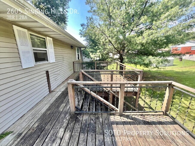 Building Photo - 2605 Singing Hills Dr