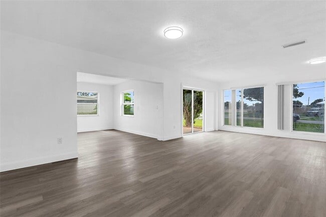 Building Photo - 21530 Glendale Ave