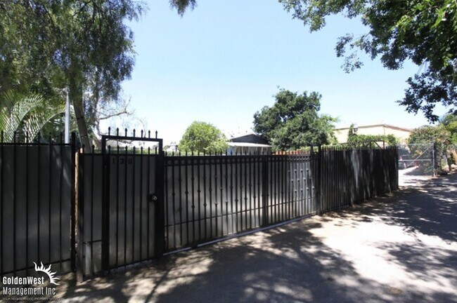 Building Photo - Beautiful 2Bdm 1.5Ba Home in the Heart of Los Angeles