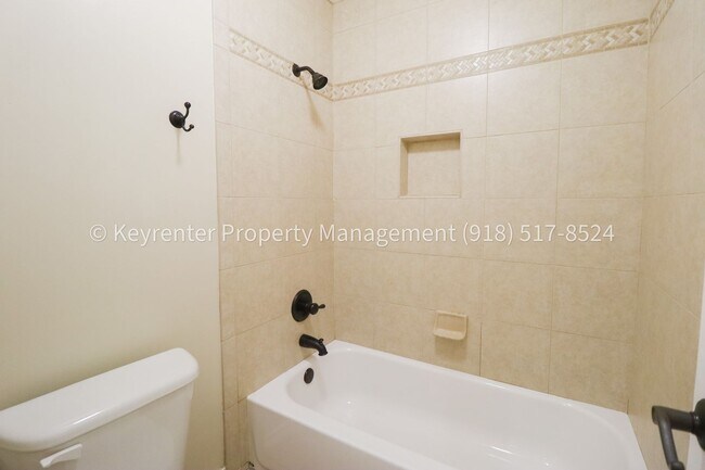 Building Photo - 4 Bed | 3 Bath | 2,659 sqft | Tulsa | Jenks School District