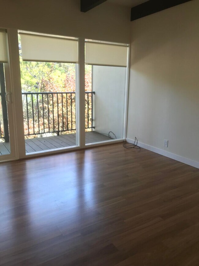 Building Photo - Tranquil and Remodeled 2BR/1BA Updated Uni...