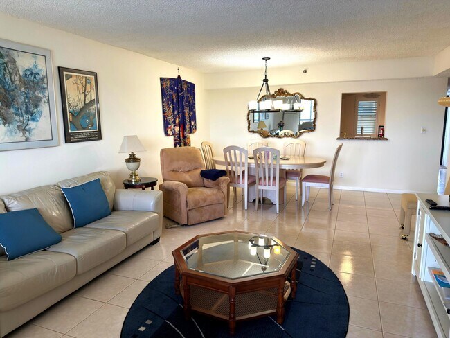 Building Photo - 7240 Huntington Ln