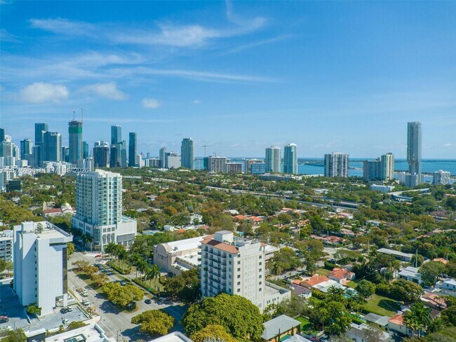 Building Photo - 2701 SW 3rd Ave