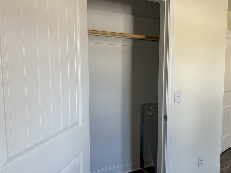 Building Photo - 1692 Walton St