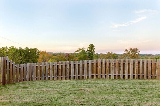 Building Photo - Stunning 3 bed, 2 bath, 1 car garage located in West Tyler!!