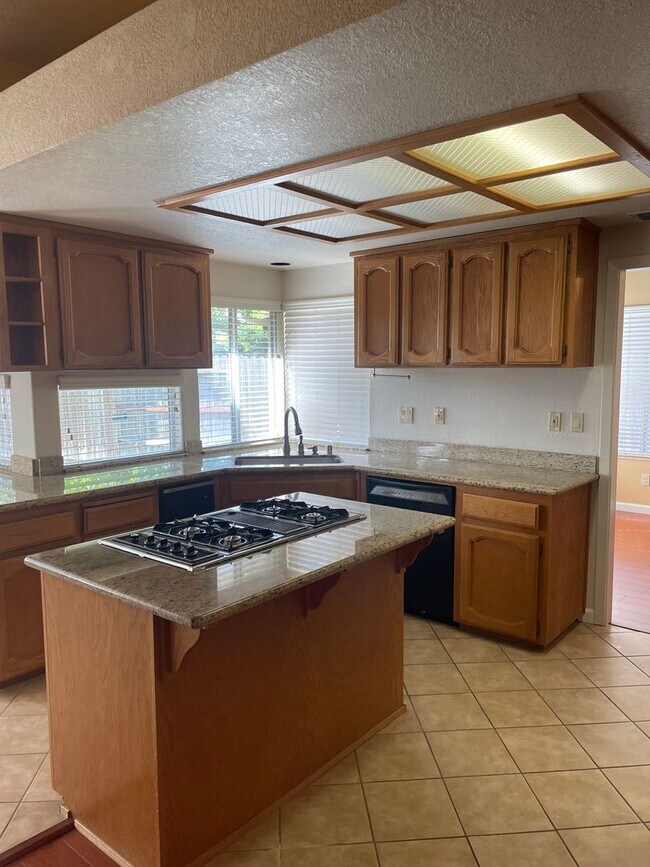 Building Photo - BEAUTIFUL 2 STORY IN FOLSOM WITH 4 BED, 3 ...