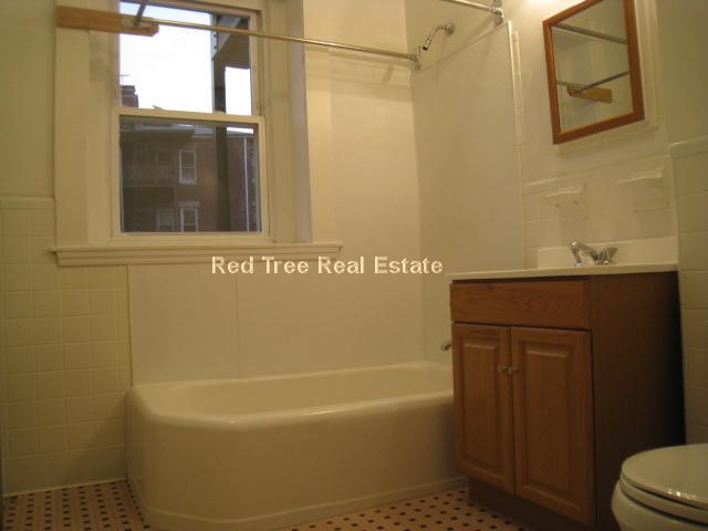 Building Photo - 1589 Beacon St