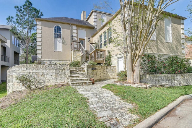 Building Photo - 18654 Martinique Dr