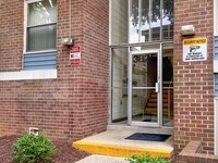 Building Photo - Suitland MD 2 BR 1 BA Renovated Condo