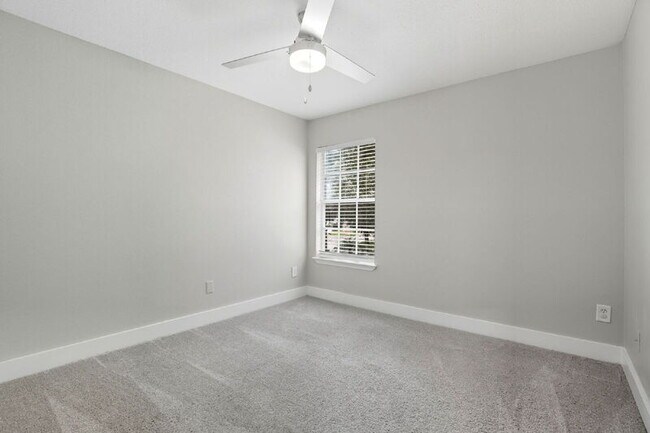 Building Photo - 10669 Satinwood Cir