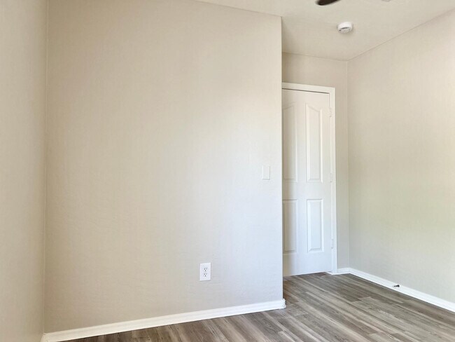 Building Photo - 2547 E San Manuel Rd