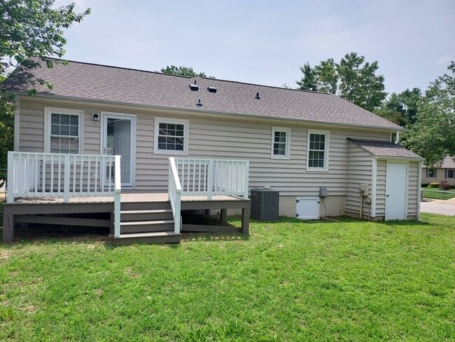 Building Photo - 3 Bedroom 1 Bath Ranch