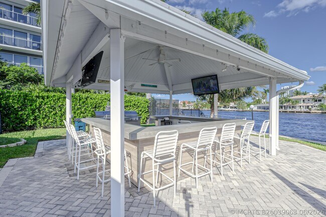 Building Photo - 6457 Bay Club Dr
