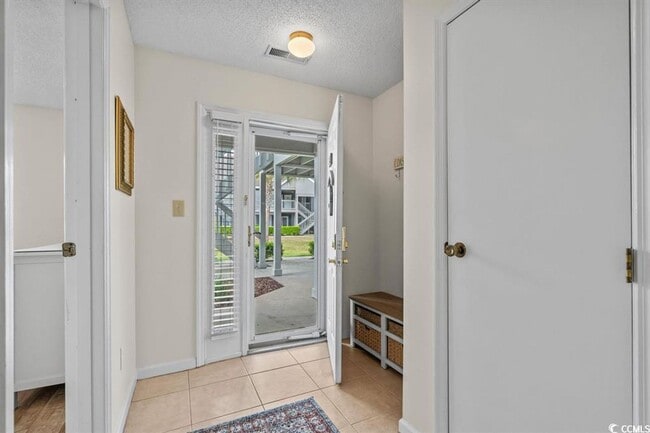 Building Photo - Ground floor, 2 bedroom, 2 bath- 10 mins to Surfside Beach.