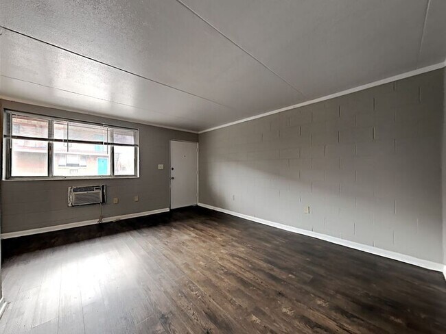 Building Photo - 2525 Merry Oaks Dr