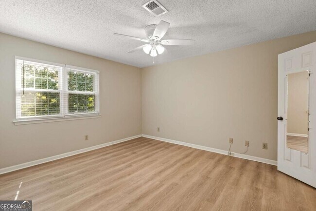 Building Photo - 611 Barrington Hills Dr