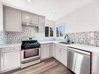 Building Photo - 1 Bedroom House with Private Parking & Out...