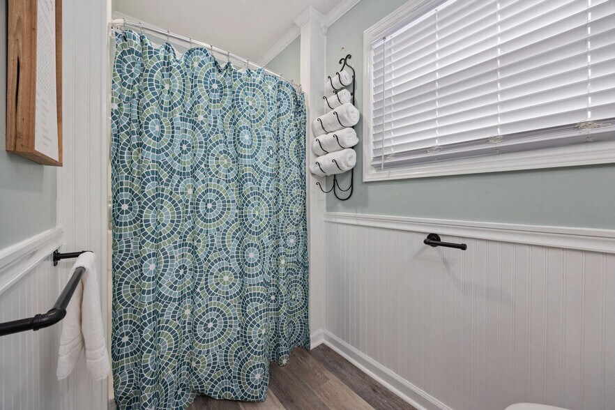 Building Photo - 347 Seabreeze Dr