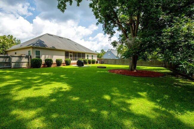 Building Photo - Spacious 4-Bedroom, 3-Bath Home with Large Screened-In Porch & Modern Features in Hahira, GA