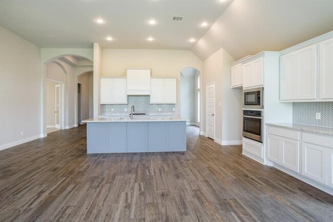 Building Photo - 1639 Rosedale Dr