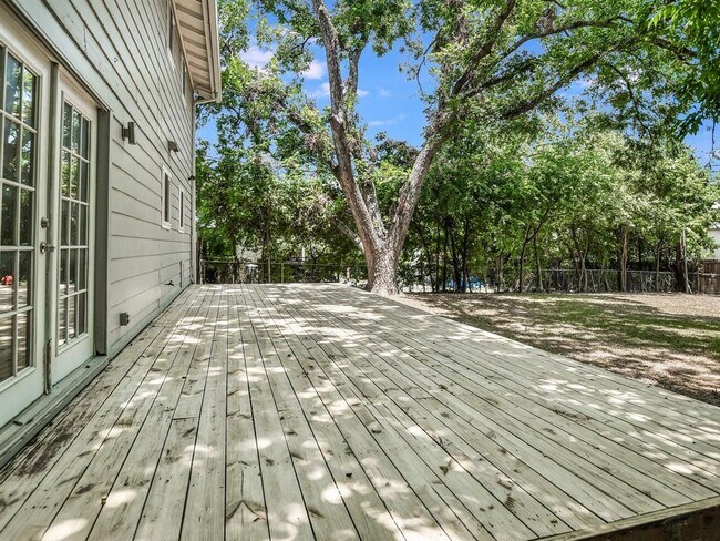 Building Photo - 7617 Eastcrest Dr