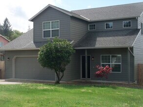 Building Photo - North Albany - Very Clean 5 Bedroom 2 1/2 ...