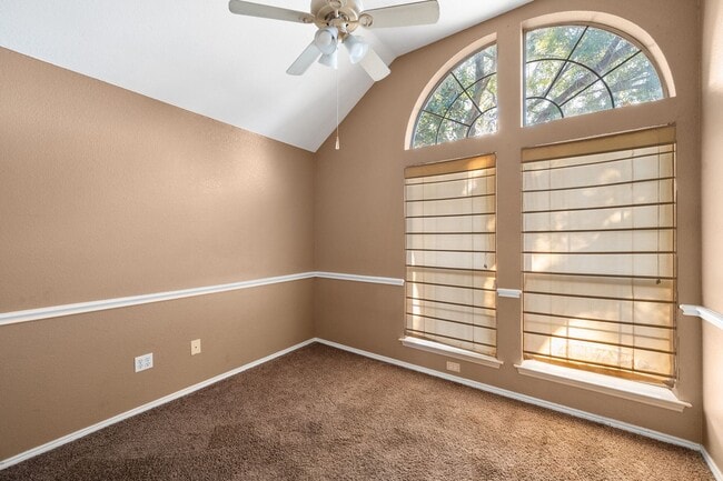 Building Photo - Burleson 3/2/2